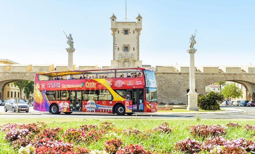 Image 1: Excursión por la costa de Cádiz: Excursión en autobús turístico con...