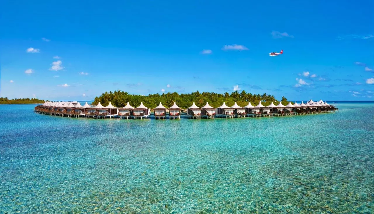 ✈ MALEDIVEN | Meemu-Atoll - Cinnamon Hakuraa Huraa 4*, 5 Nächte - All-inclusive - Primary Image