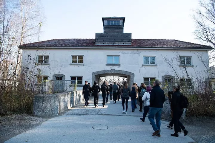 Tour ab München mit dem Zug zur KZ-Gedenkstätte Dachau