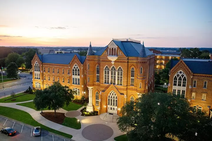 Adventurous Walking Tour of University of Alabama