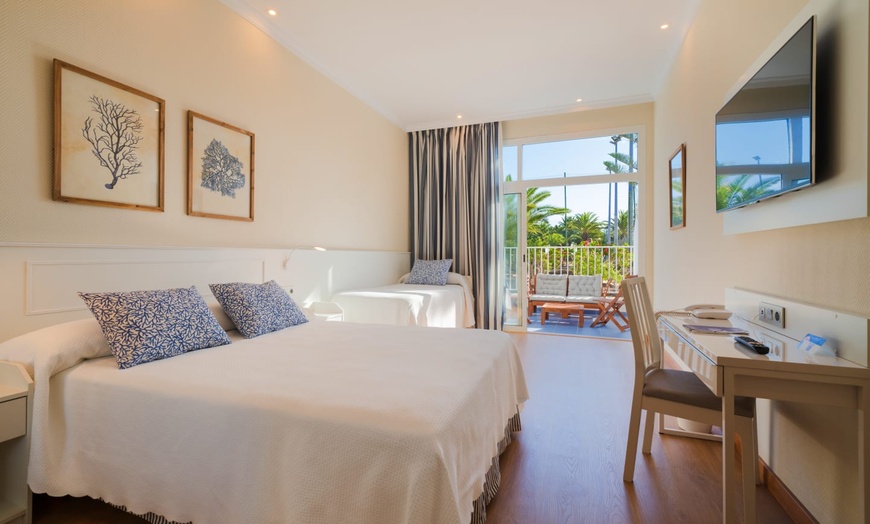 Image 5: ✈ LANZAROTE | Puerto del Carmen - VIK Hotel San Antonio 4* - Bord d...