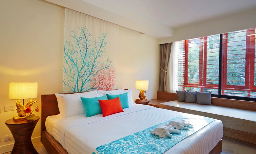 Image 8: ✈ THAÏLANDE DU SUD | Phuket - Bandara Beach Resort Phuket 4* - Bord...
