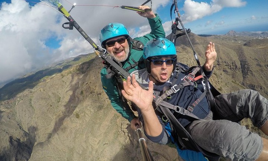 Image 11: Vuelo en tándem en parapente acrobático en la zona sur de Tenerife