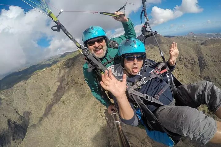 Acro Aventura de Parapente en Costa Adeje con Recogida GRATIS !!