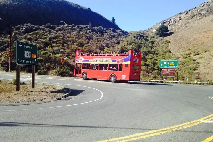 San Francisco: Shared Deluxe Bus sightseeing Tour with 20 Stops