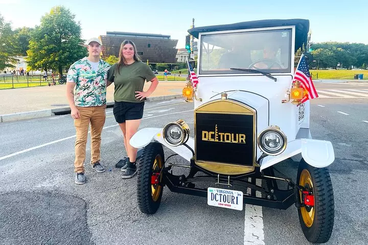Washington DC Sightseeing Tour by Electric cart or Vintage Car