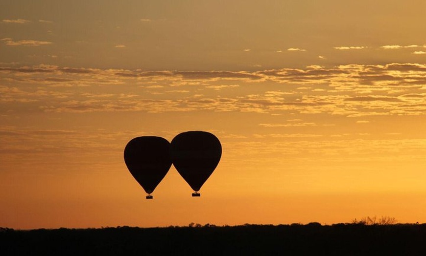 Image 1: Early Morning Ballooning in Alice Springs