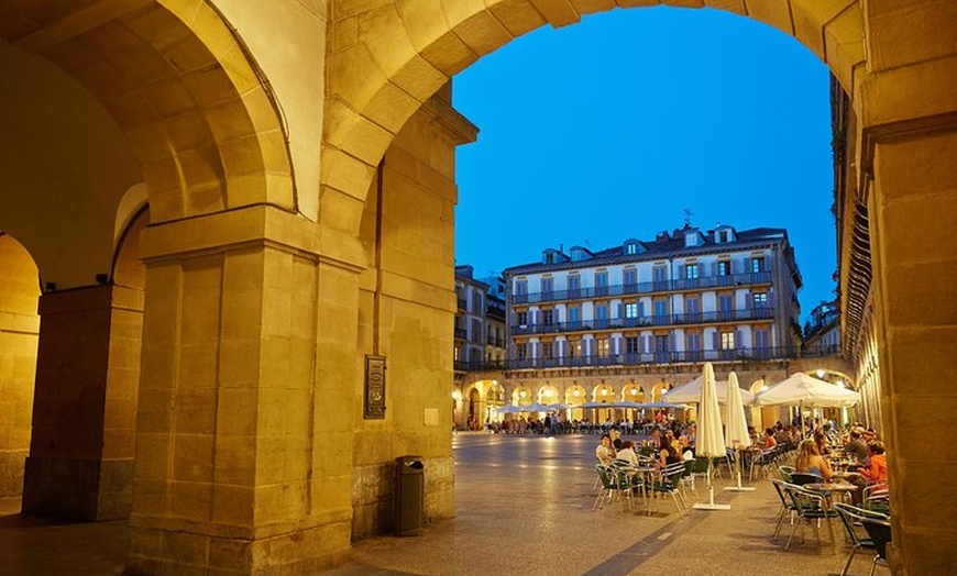 Image 21: Recorrido a pie por San Sebastián con un pintxo y una bebida