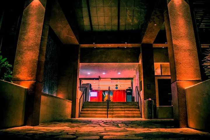 Waikiki Ghost Tour: Torches & Terrors