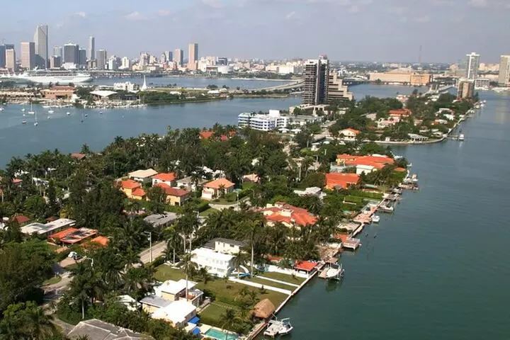 Miami Top-Rated Helicopter Tour: South Beach, Downtown & Islands