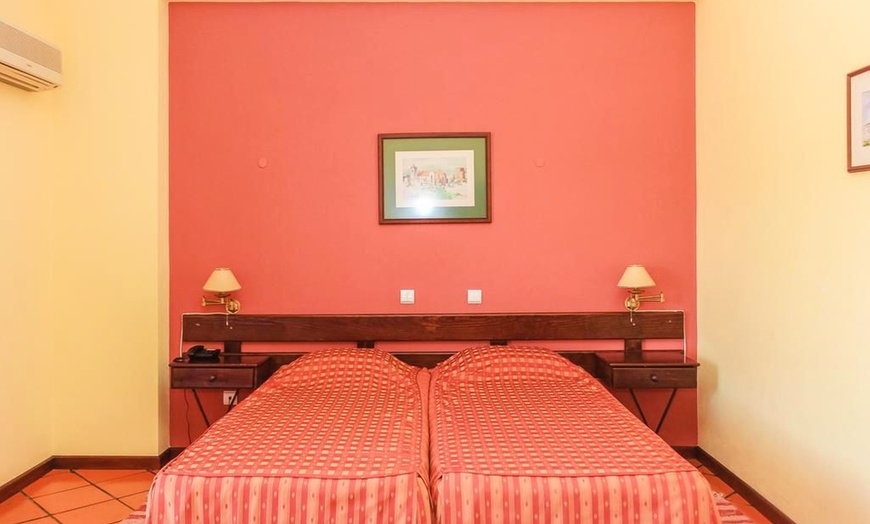 Image 4: ✈ ALGARVE | Silves - Colina dos Mouros 3*, 2 nuit - Piscine extérieure