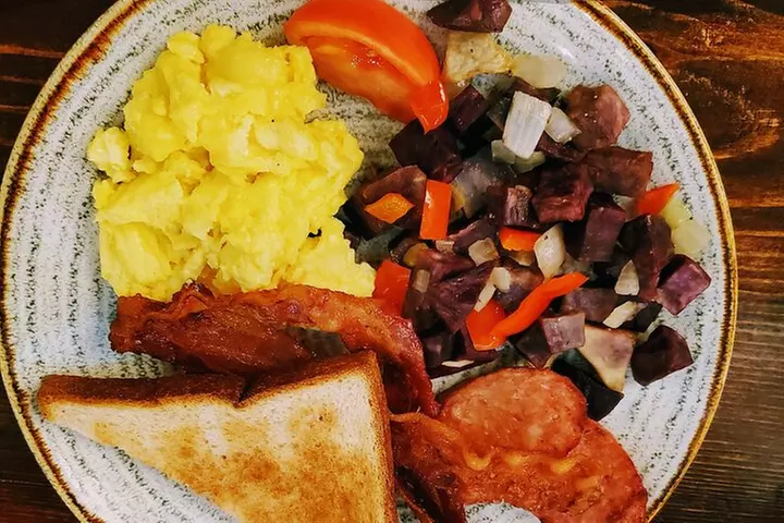 Maui: Majestic Haleakala Sunrise Tour with Pick-up