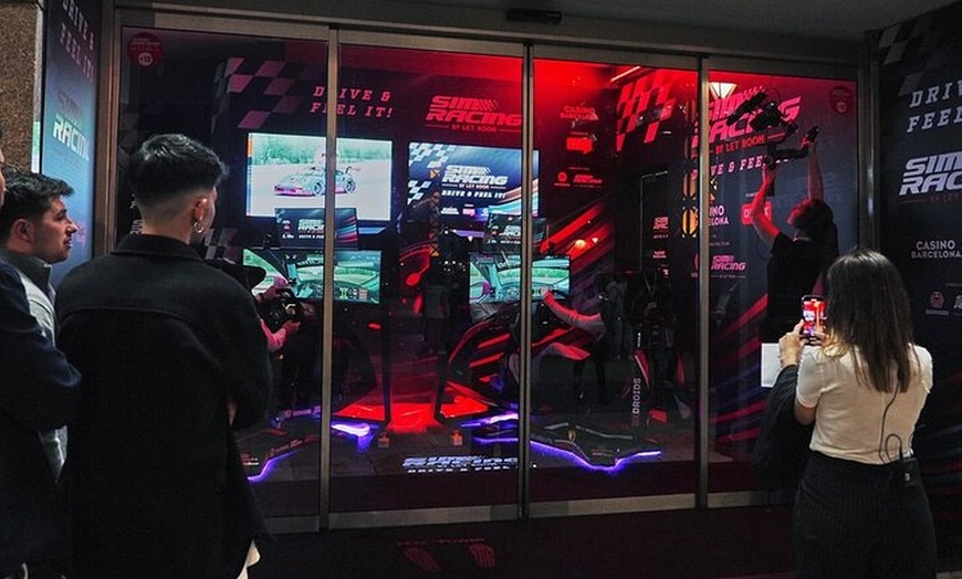 Image 2: Simulador de carreras de coches en el Casino Barcelona