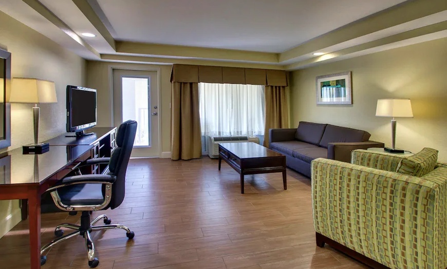 Image 9: ✈ FLORIDA | Orlando - Holiday Inn Resort Lake Buena Vista 3*, 3 nac...