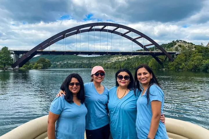Scenic 2HR Austin Guided Lake Tour: Small Group & Full Sun Shade
