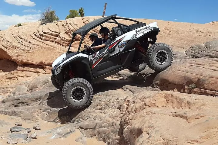 BEST! Poison Spider U-Drive 4X4 Tour in Moab +Dinosaur Tracks!