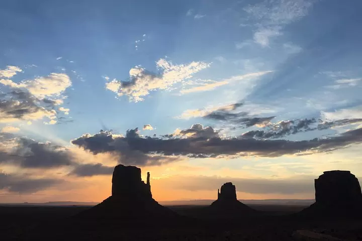 Sunrise Tour of Monument Valley
