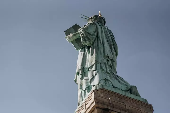 Statue of Liberty and Ellis Island Guided Tour with Ferry