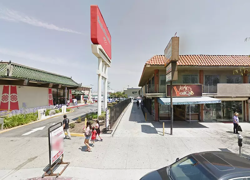 Parking at 840 N. Broadway Lot
