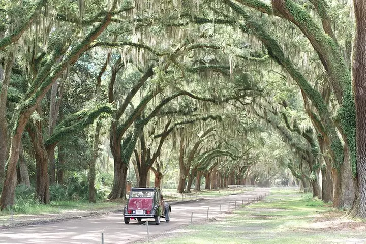 Private Historic Savannah Tour in a Vintage Citroën