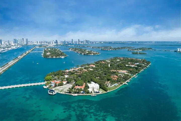 Private Captained Boat Tour in Miami for up to 12 passengers
