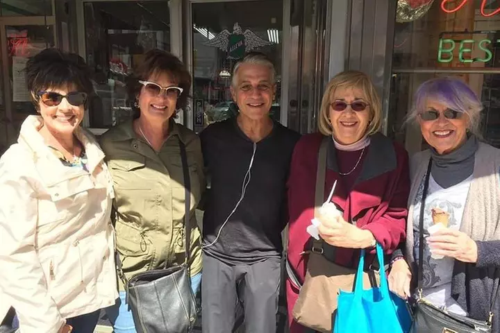 3 New York Neighborhoods Semi-Private Tour : SoHo, Chinatown and Li...