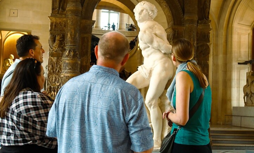 Image 8: Paris: Visite privée du musée du Louvre avec prise en charge à l'hôtel