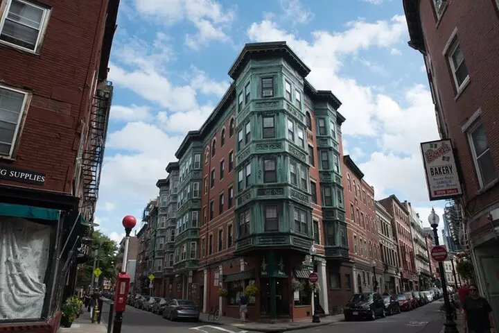 Boston North End Food Tour of 6+ Tastings, Cannoli, Lobster Roll