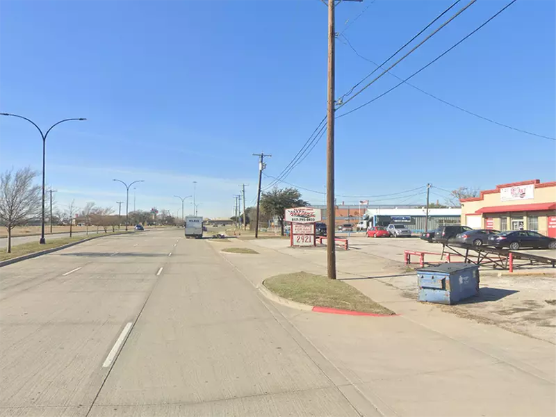 Parking at Edge Auto Sales Lot - Primary Image