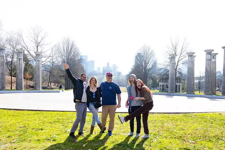 Small-Group Sightseeing Driving Tour of Nashville