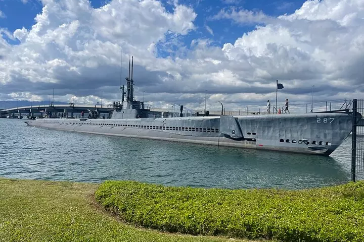 Roundtrip Shuttle from Waikiki-Pearl Harbor National Memorial