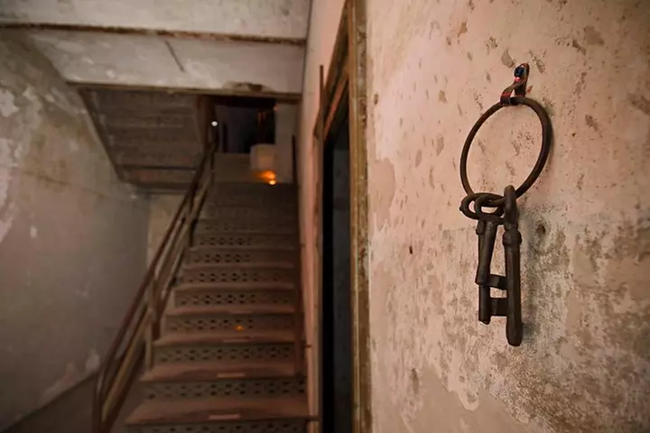 Charleston Haunted Jail Night-Time Walking Tour with Admission to O...