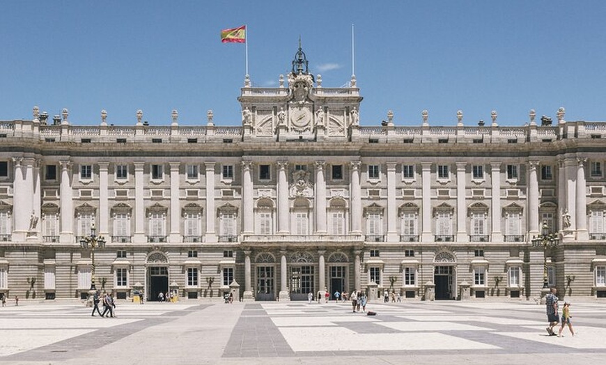 Image 3: Entrada al Palacio Real de Madrid con Audioguía