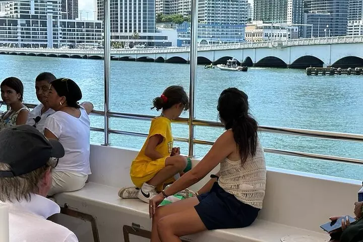 Miami and Bayside 90 min Cruise of Celebrity Islands