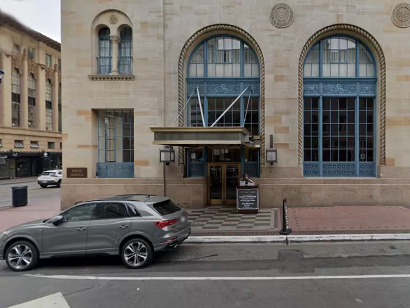 Parking at Courtyard Marriott Gaslamp - Valet Kiosk - Second Medium