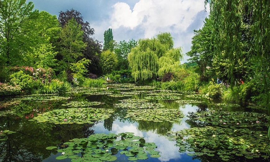 Image 6: Visite guidée privée de Versailles et Giverny avec déjeuner, au dép...