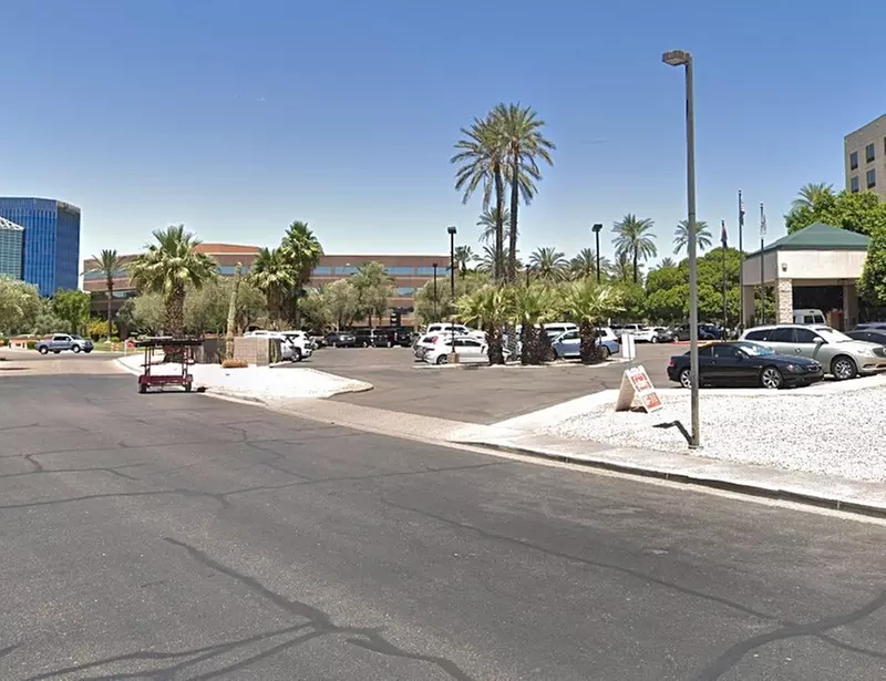 Parking at Radisson Hotel Phoenix Airport Lot PHX - Primary Image