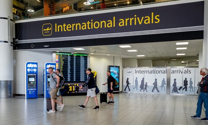 Image 11: Private Taxi Transfer from Luton Airport to London