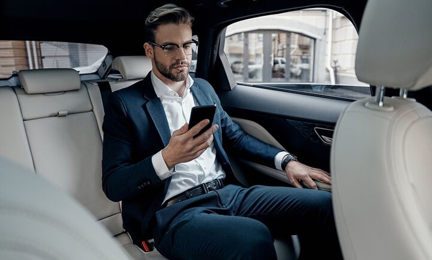 Image 2: Private Transfer from London to Southampton