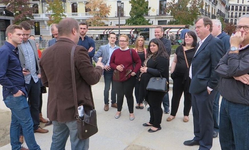 Image 2: Tour privado a pie de tapas en Madrid