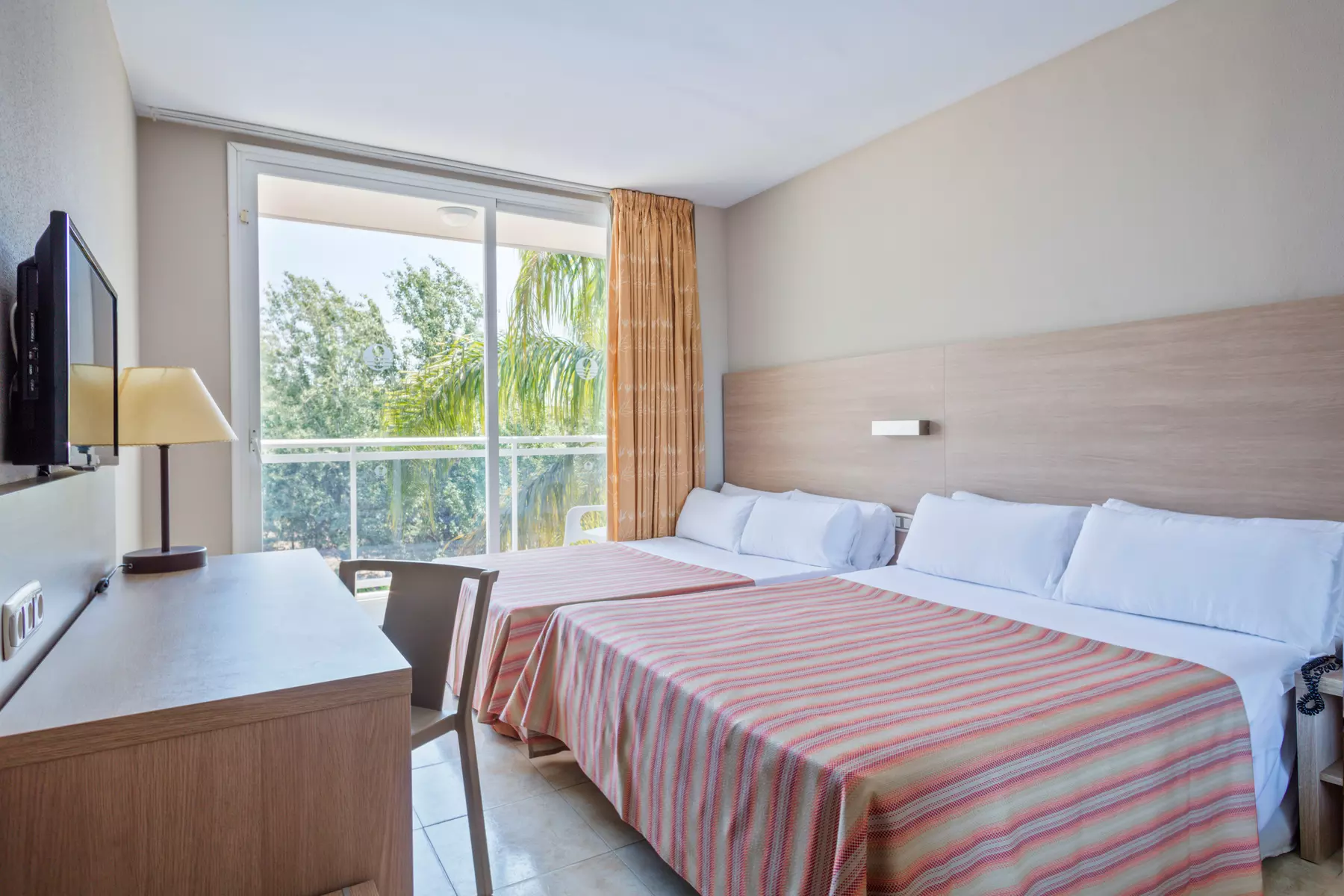 ✈ COSTA DORADA | Salou - Hotel Sol Costa Daurada avec entrée à Port...