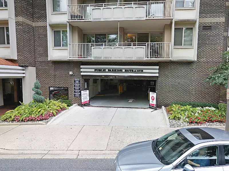 Parking at Highland House Apartments Garage