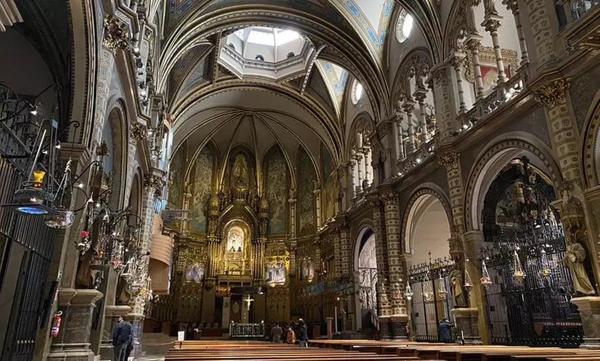 Image 6: Montserrat, una tierra de santuarios: Excursión de senderismo de un...