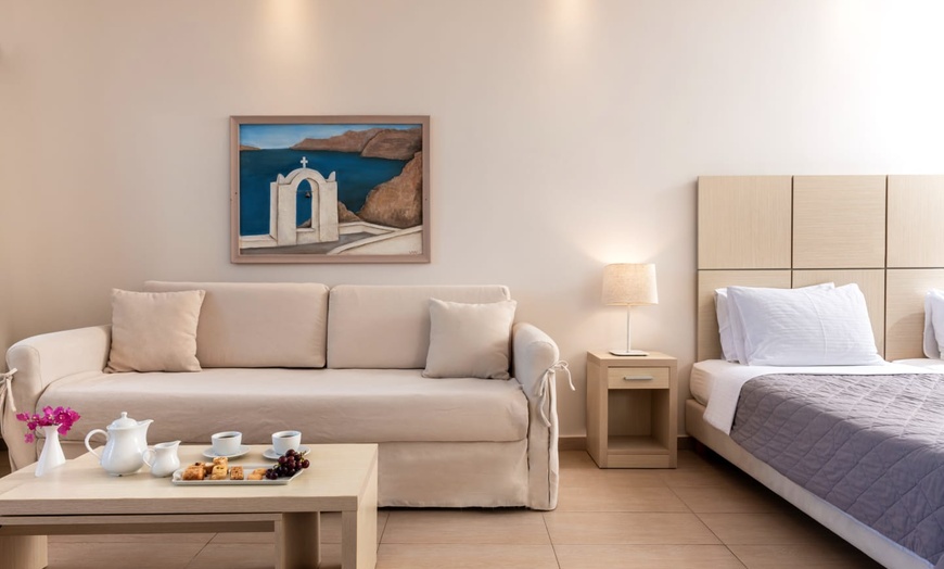 Image 3: ✈ SANTORIN | Firostefani - Splendour Resort 5* - Piscines