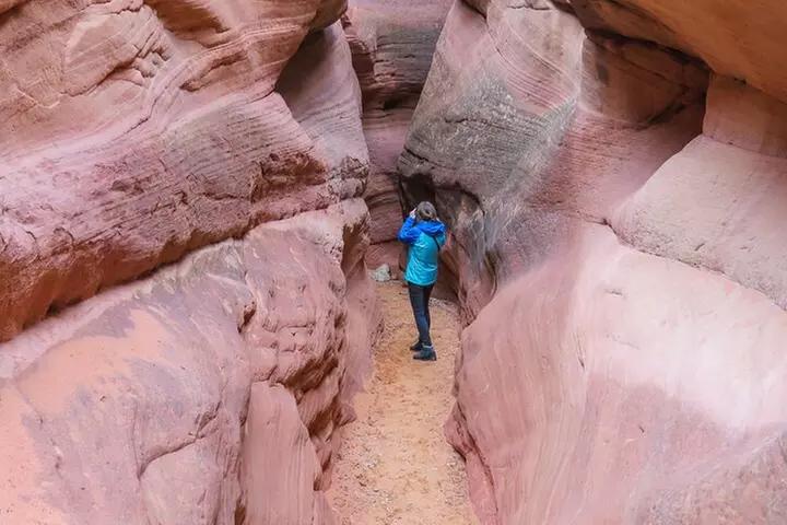 Peekaboo Slot Canyon 4WD Tour