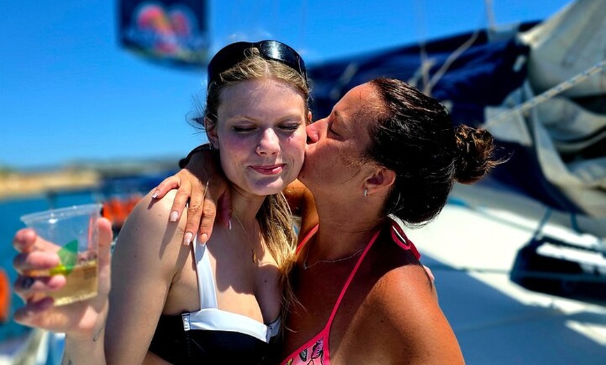 Image 13: Tour en barco por la fiesta del domingo pirata