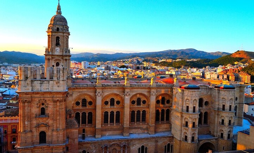 Image 3: Tour privado a pie por la historia de Málaga