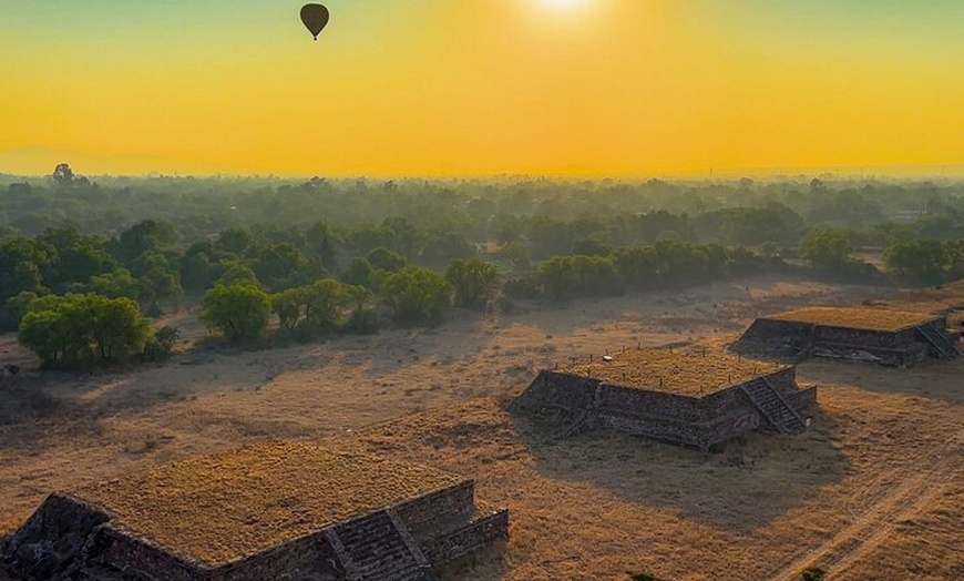 Image 14: Private Romantic Balloon Flight over Teotihuacan for Couples
