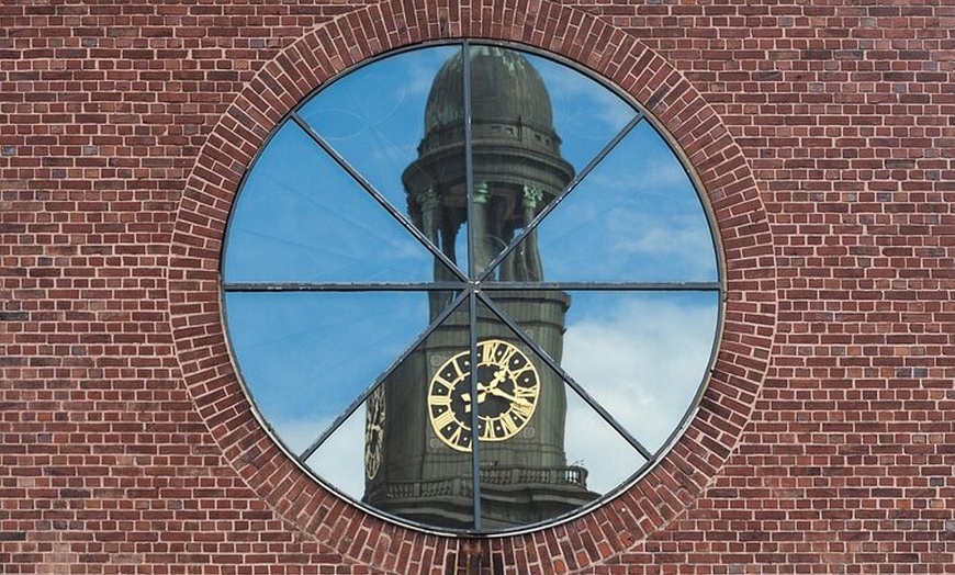 Image 4: Das Beste von Hamburg: City Sightseeing Hop-On Hop-Off-Bustour