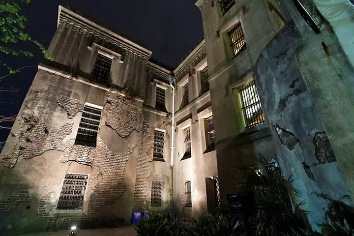 Charleston Haunted Jail Night-Time Walking Tour with Admission to O...